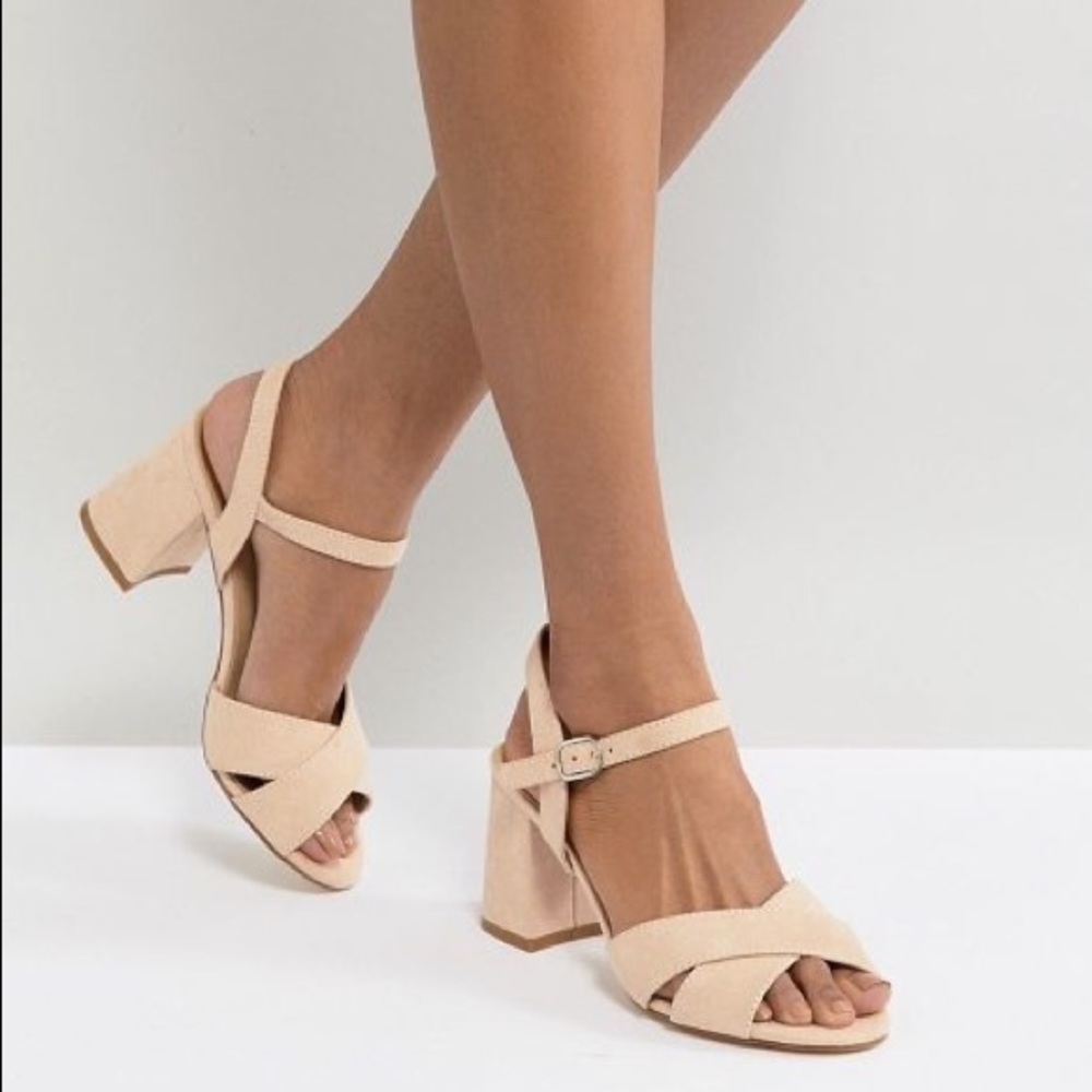 Truffle Collection Block Heel Sandal size 9